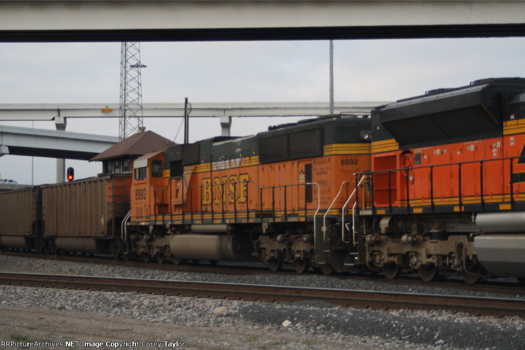 BNSF 8892